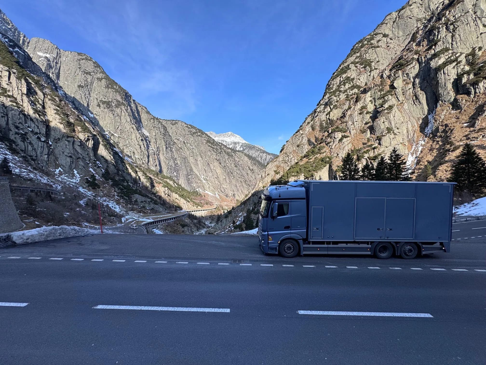Geschlossener Fahrzeugtransport – Classic Car Service 15