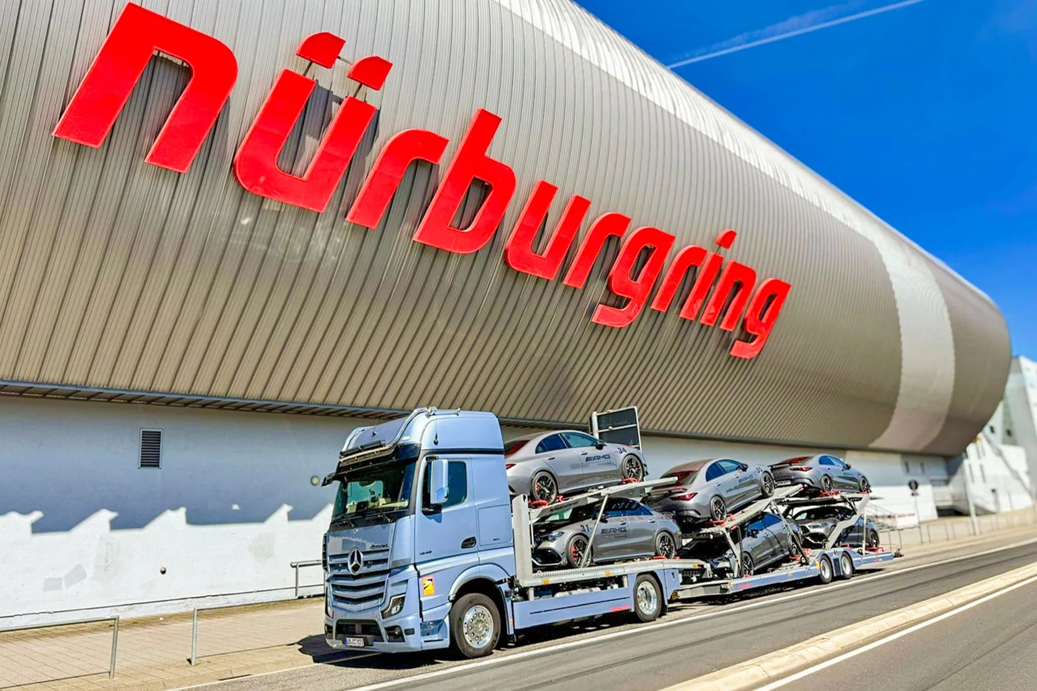 Geschlossener Fahrzeugtransport. Classic Car Service 9