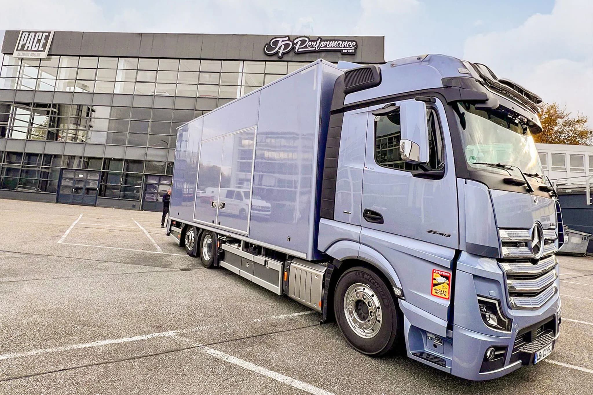 Geschlossener Fahrzeugtransport. Classic Car Service 7